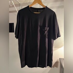 Lululemon Men’s Chest Pocket Relaxed-Fit T-Shirt